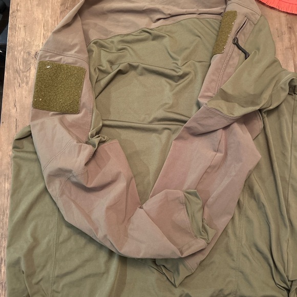 Arc'teryx LEAF Assault Forest Green Outerwear - Picture 2 of 9